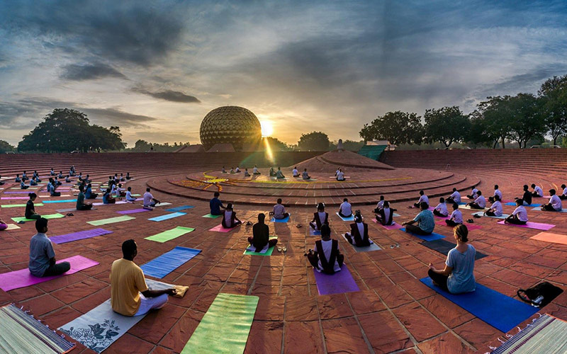 10 Things to Consider While Choosing a Yoga and Meditation Retreat in India